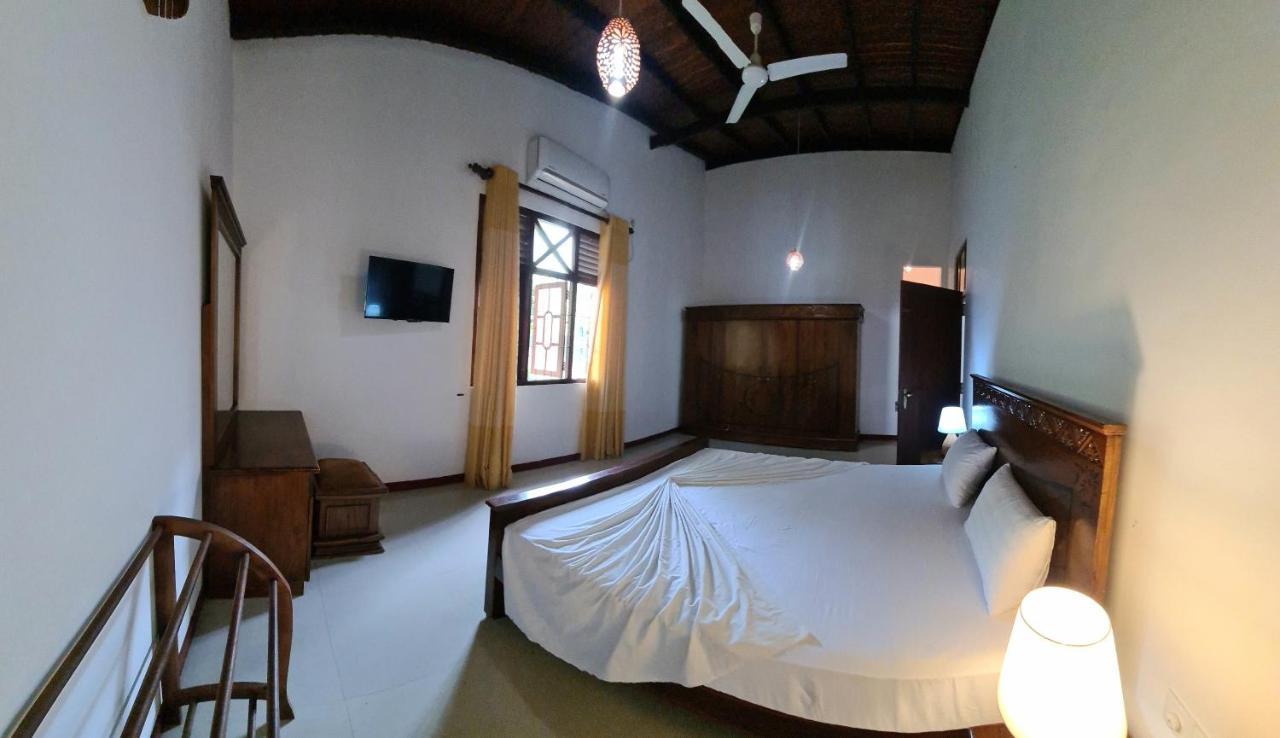 Golden Relax Villa With Pool, Restaurant & European Service Eramudugaha Bagian luar foto