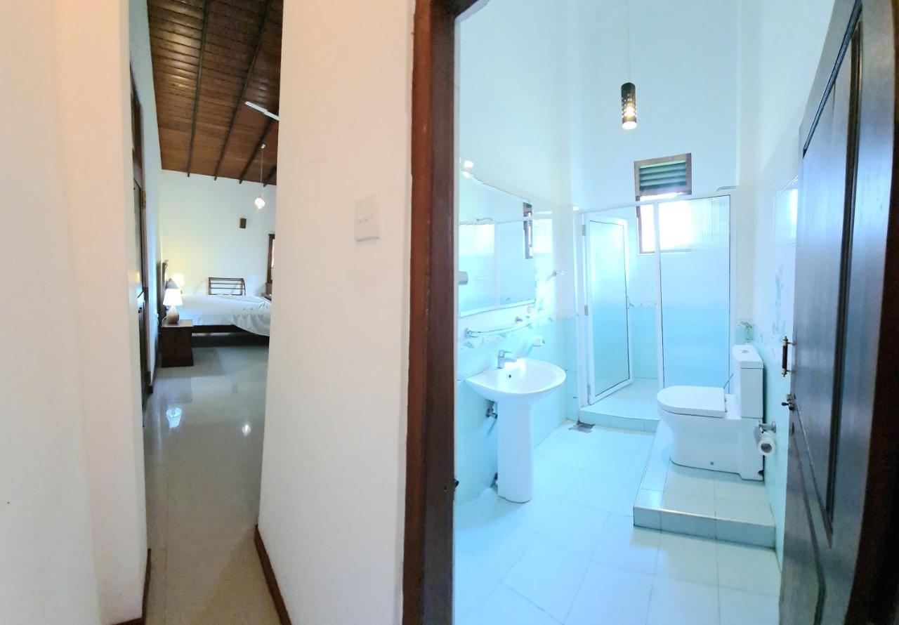 Golden Relax Villa With Pool, Restaurant & European Service Eramudugaha Bagian luar foto