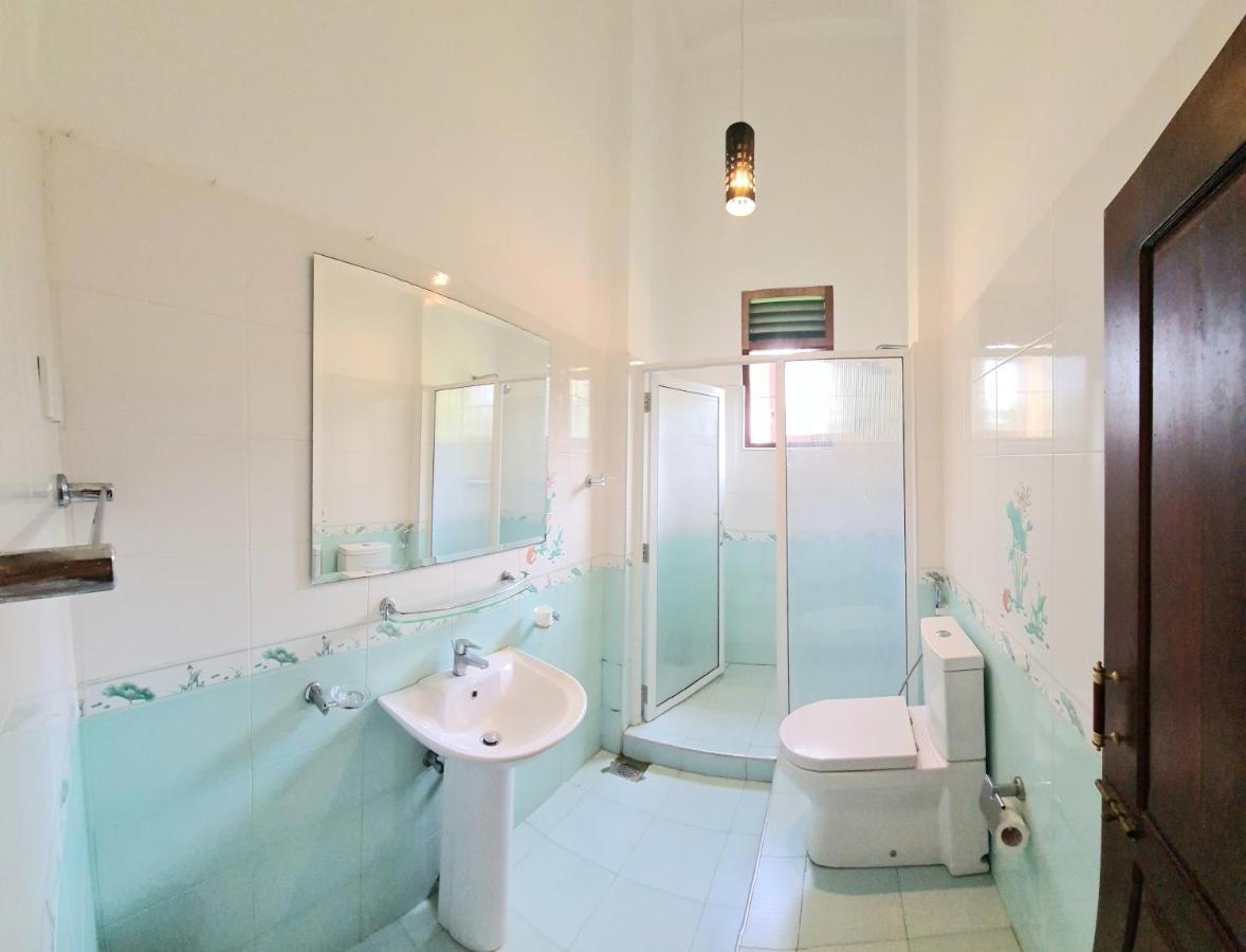 Golden Relax Villa With Pool, Restaurant & European Service Eramudugaha Bagian luar foto